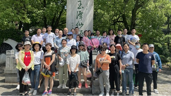 建設(shè)一個花園式、美美的降解塑料袋生產(chǎn)廠家！